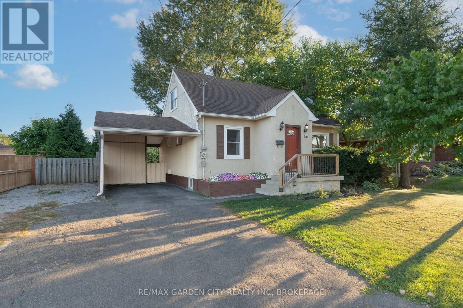 Detached at 201 THOROLD ROAD, Welland (Prince Charles)