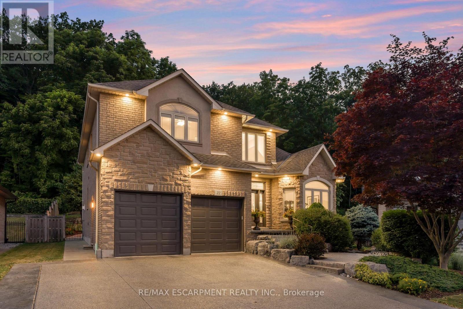 Detached at 22 SHADELAND CRESCENT, Hamilton (Stoney Creek)