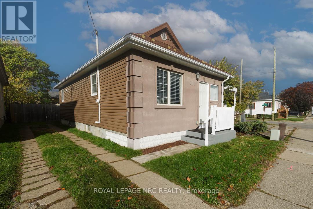 Detached at 241 VINE STREET, St. Catharines (Fairview)