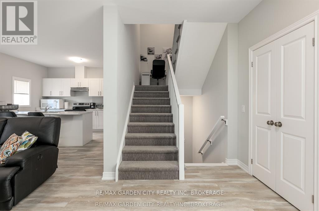 Detached at 33 BOUNTY AVENUE, Thorold