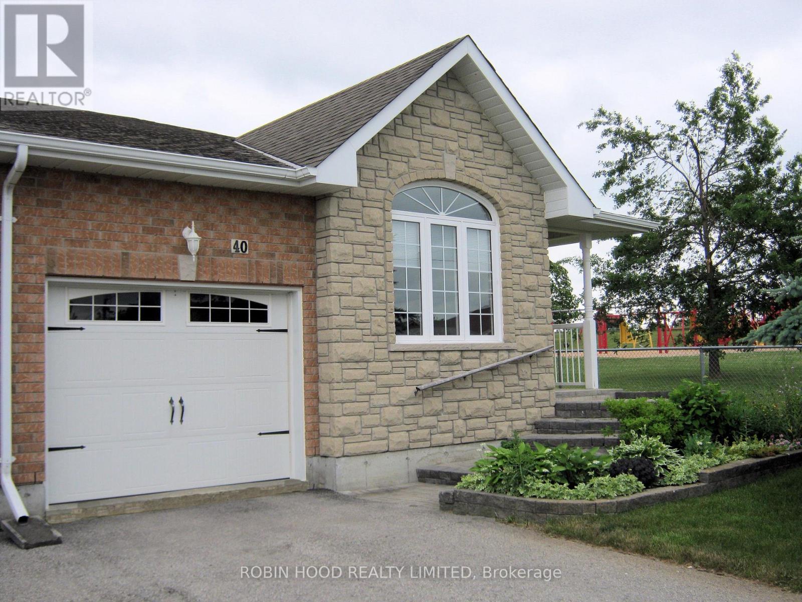 Semi-Detached/Link at 40 DORMER ROAD, Kawartha Lakes (Lindsay)