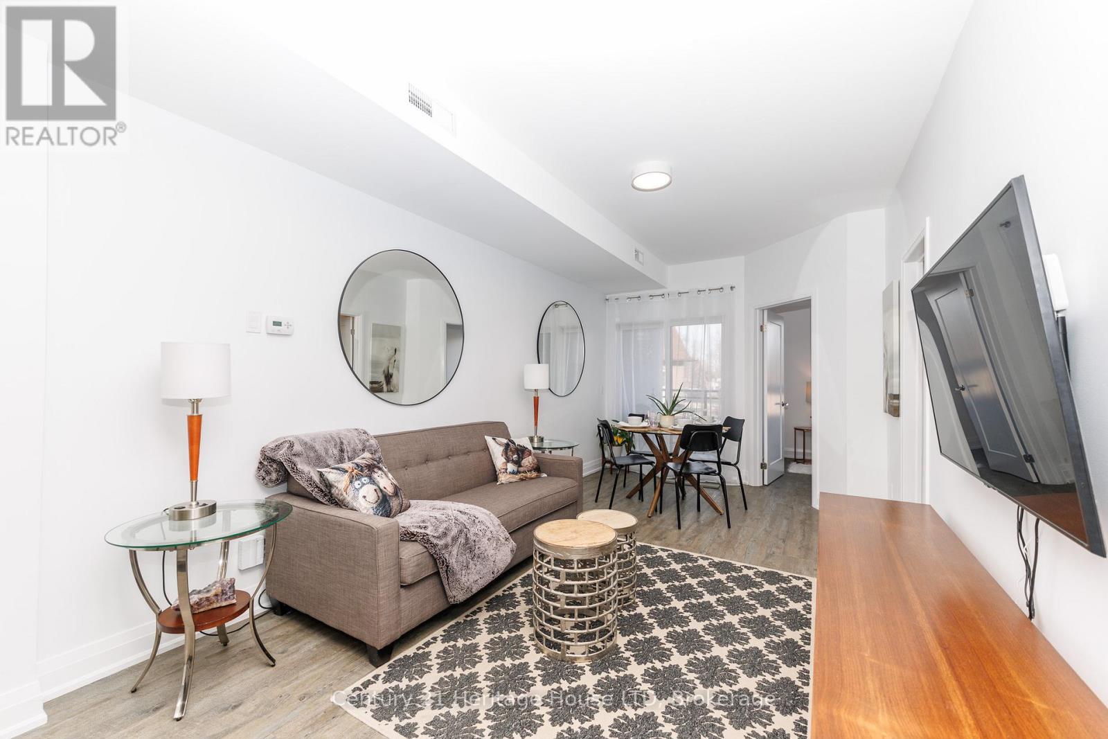 Townhouse at 8 - 39 ROBINSON STREET N, Grimsby