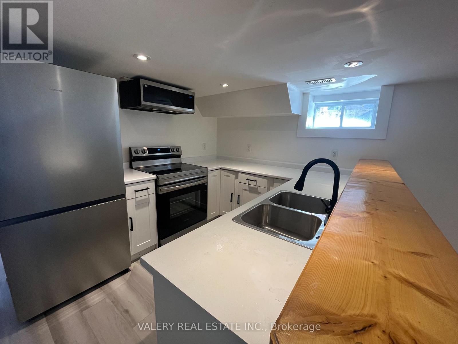 Detached at 2 - 17 TERRACE HILL STREET, Brantford