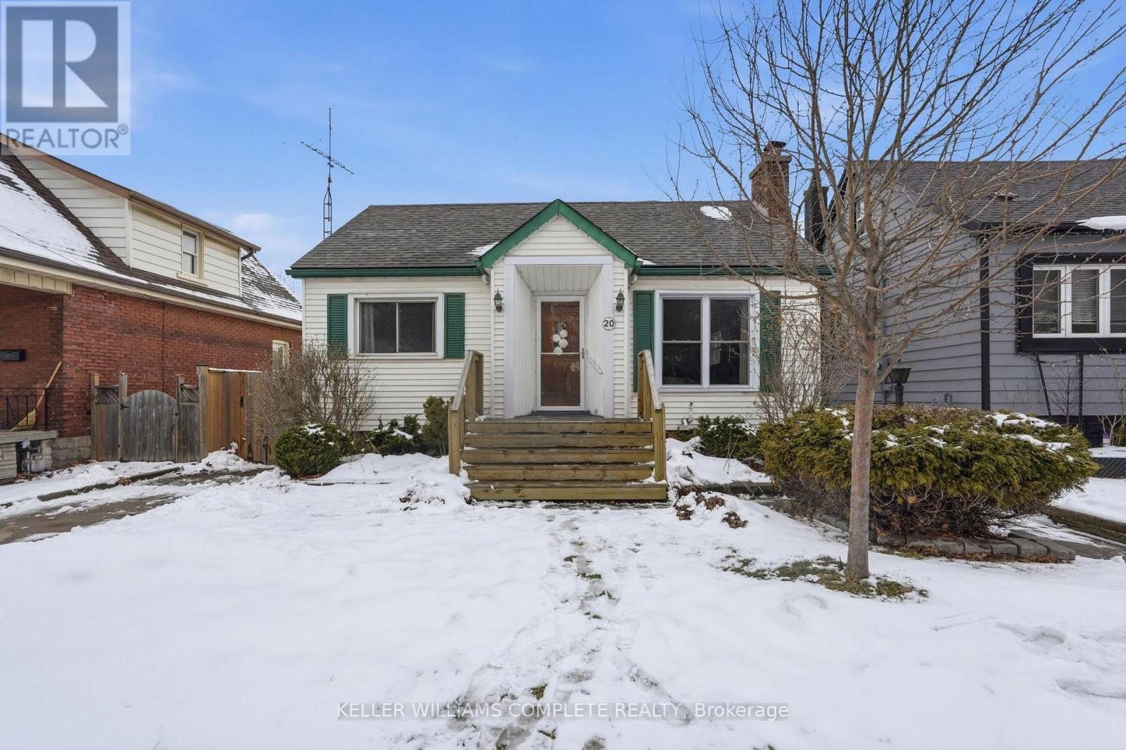 Detached at 20 EAST 18TH STREET, Hamilton (Inch Park)