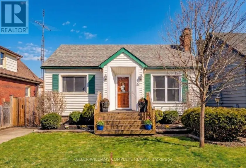 Detached at 20 EAST 18TH STREET, Hamilton