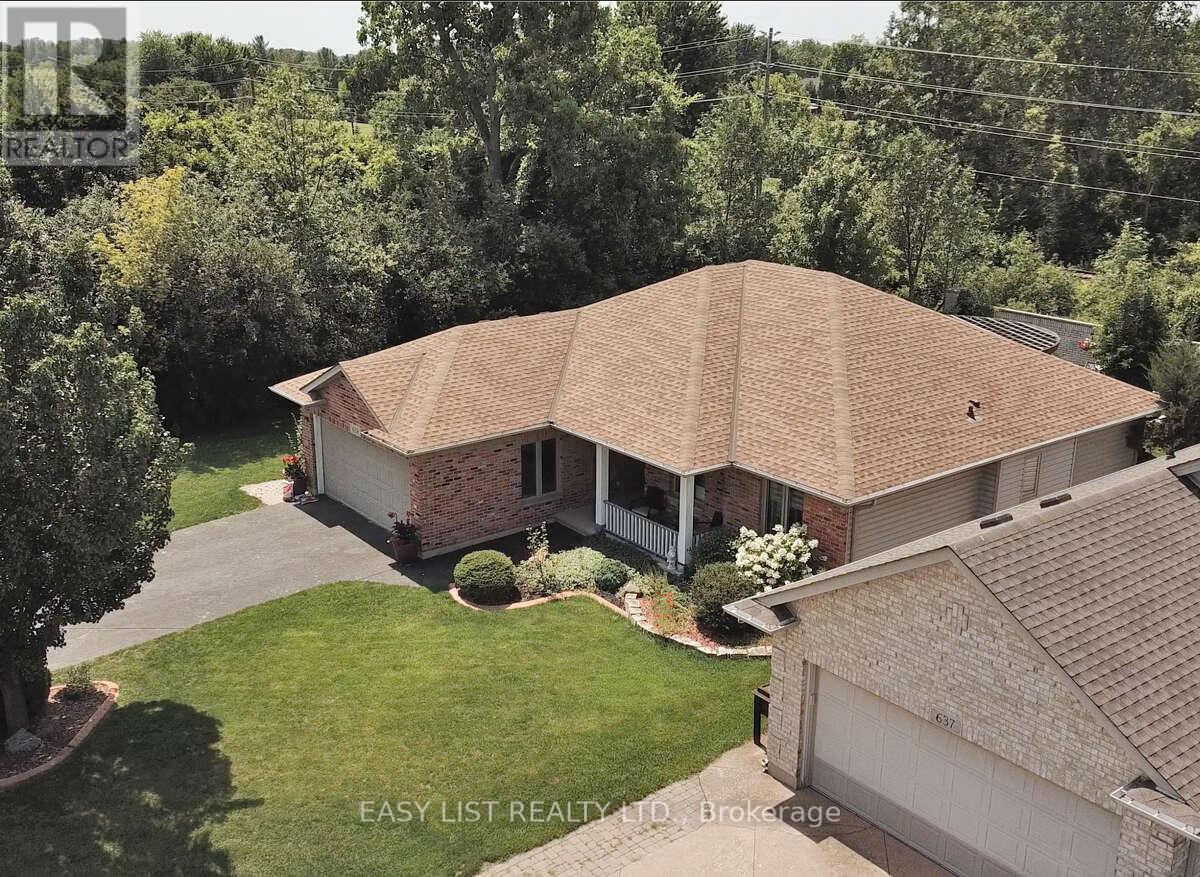 Detached at 639 SECRETARIATE DRIVE, St. Clair