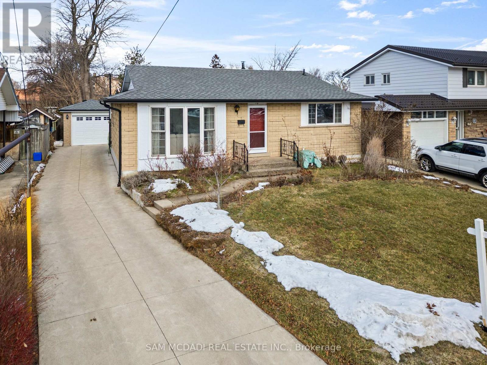 Detached at 19 SECORD DRIVE, Hamilton (Corman)
