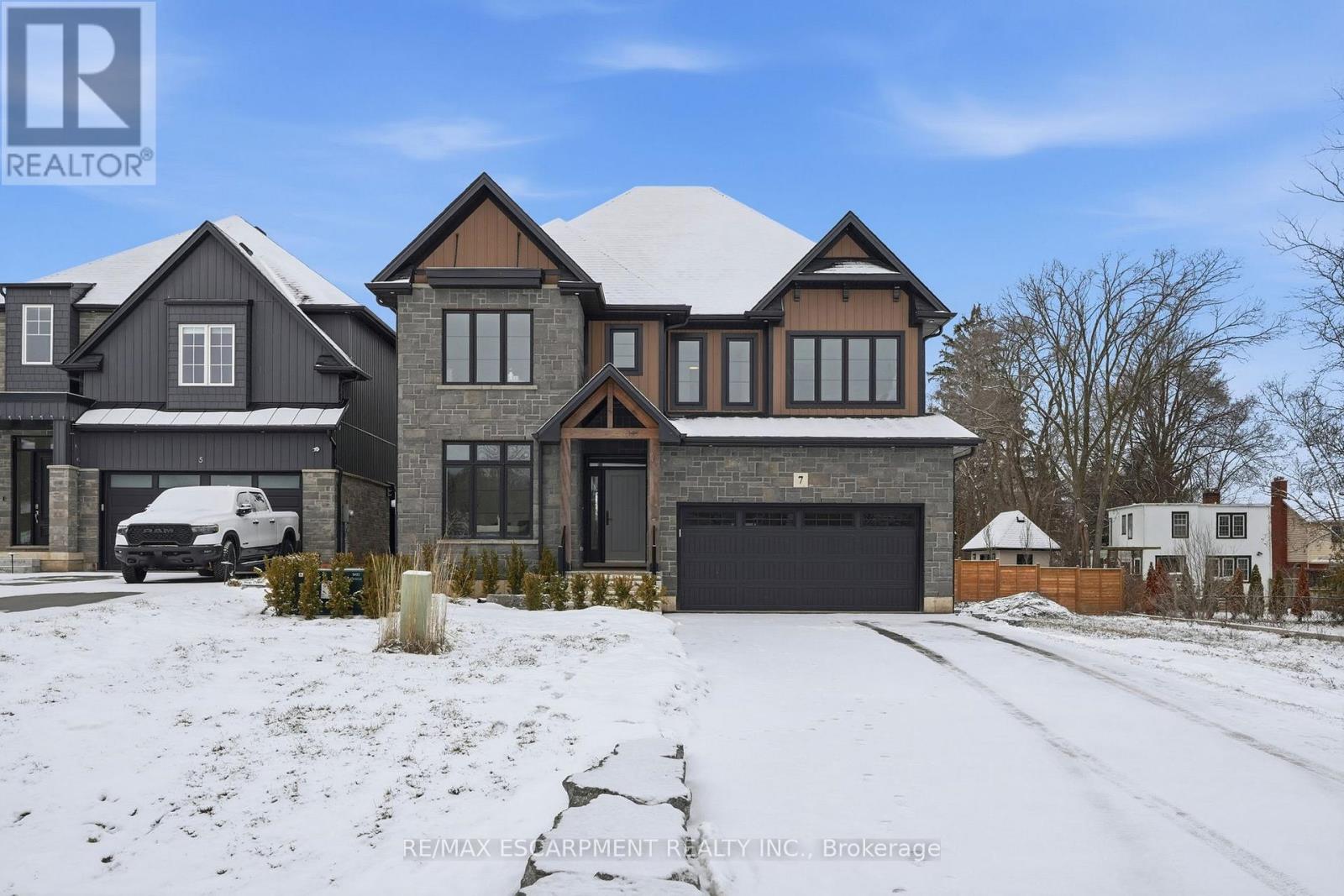 Detached at 7 BARTLETT AVENUE, Grimsby (Grimsby Escarpment)