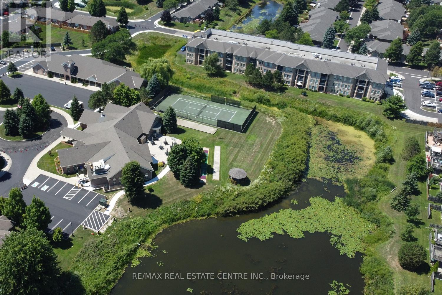 Townhouse at 2 - 60 NATALIA AVENUE, Hamilton (Mount Hope)