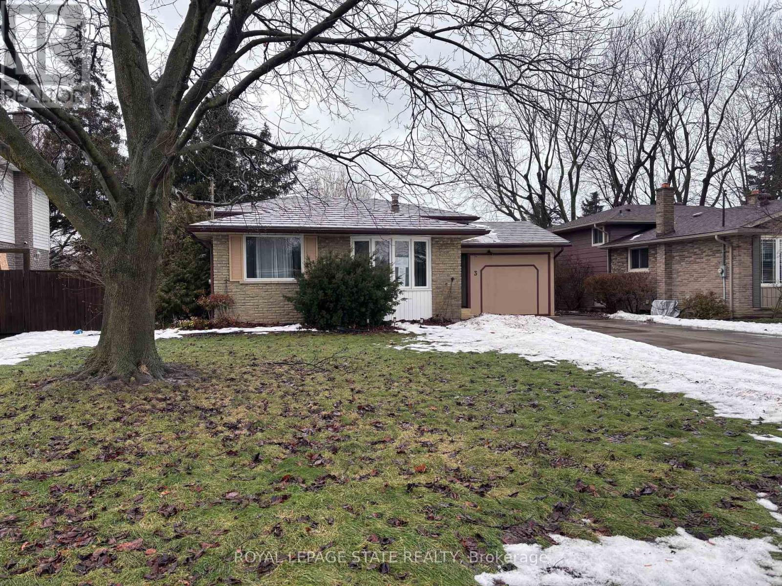 Detached at 3 GOVERNOR SIMCOE DRIVE, St. Catharines (Vine/Linwell)