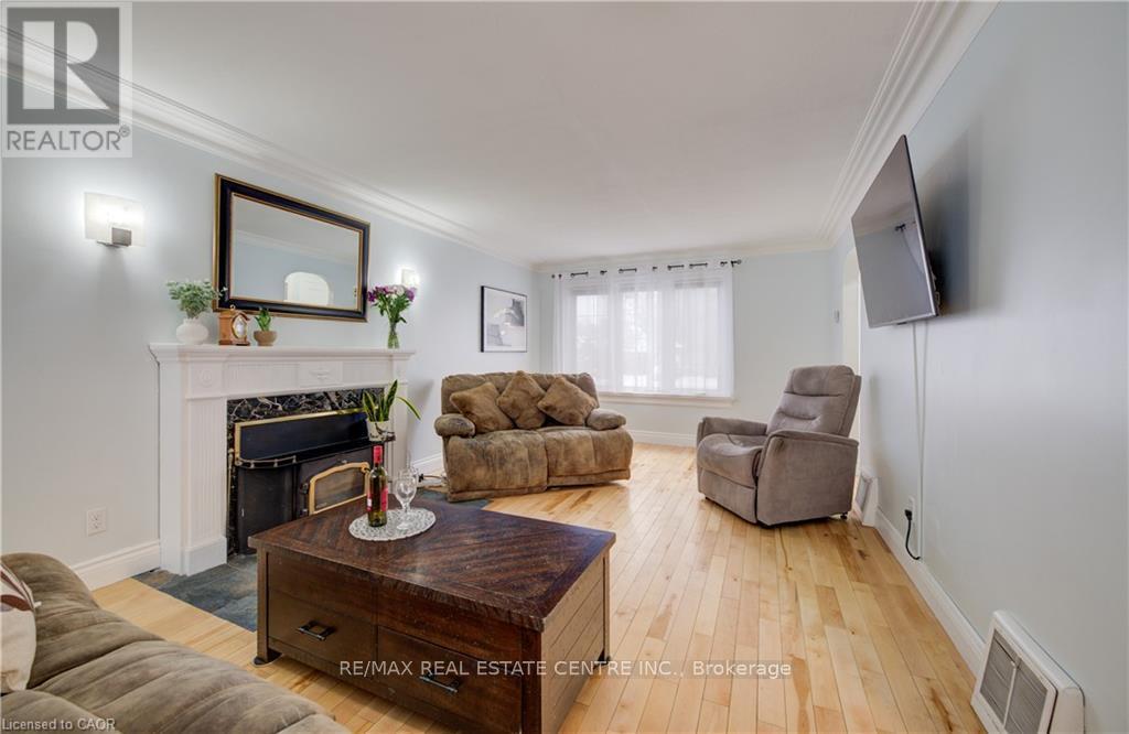 Detached at 76 BRENTWOOD AVENUE, Kitchener