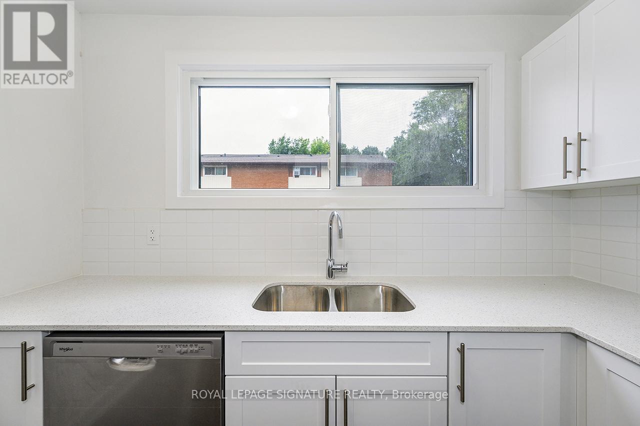 Townhouse at 28 WOODMAN DRIVE N, Hamilton (Kentley)