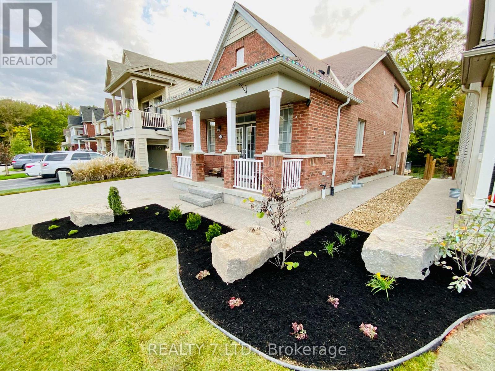 Detached at 8541 SWEET CHESTNUT DRIVE, Niagara Falls (Brown)
