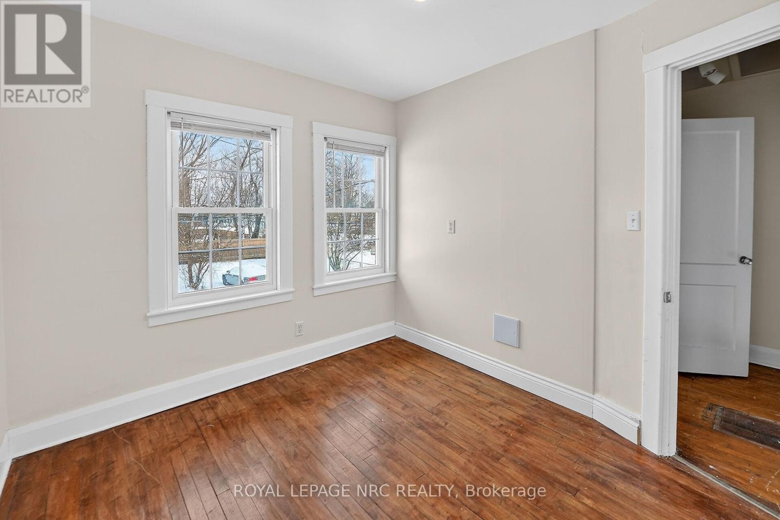 Townhouse at 211 LINCOLN STREET, Welland