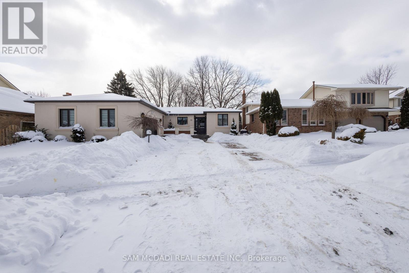 Detached at 12 CHEVAL DRIVE, Grimsby (Grimsby Beach)