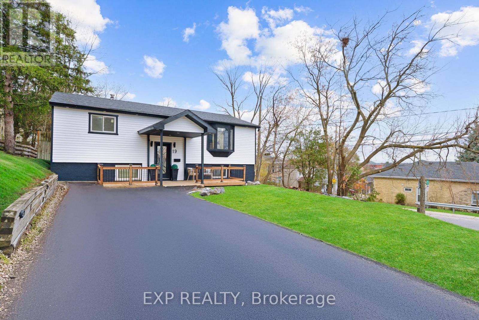 Detached at 19 BROAD STREET, Brantford