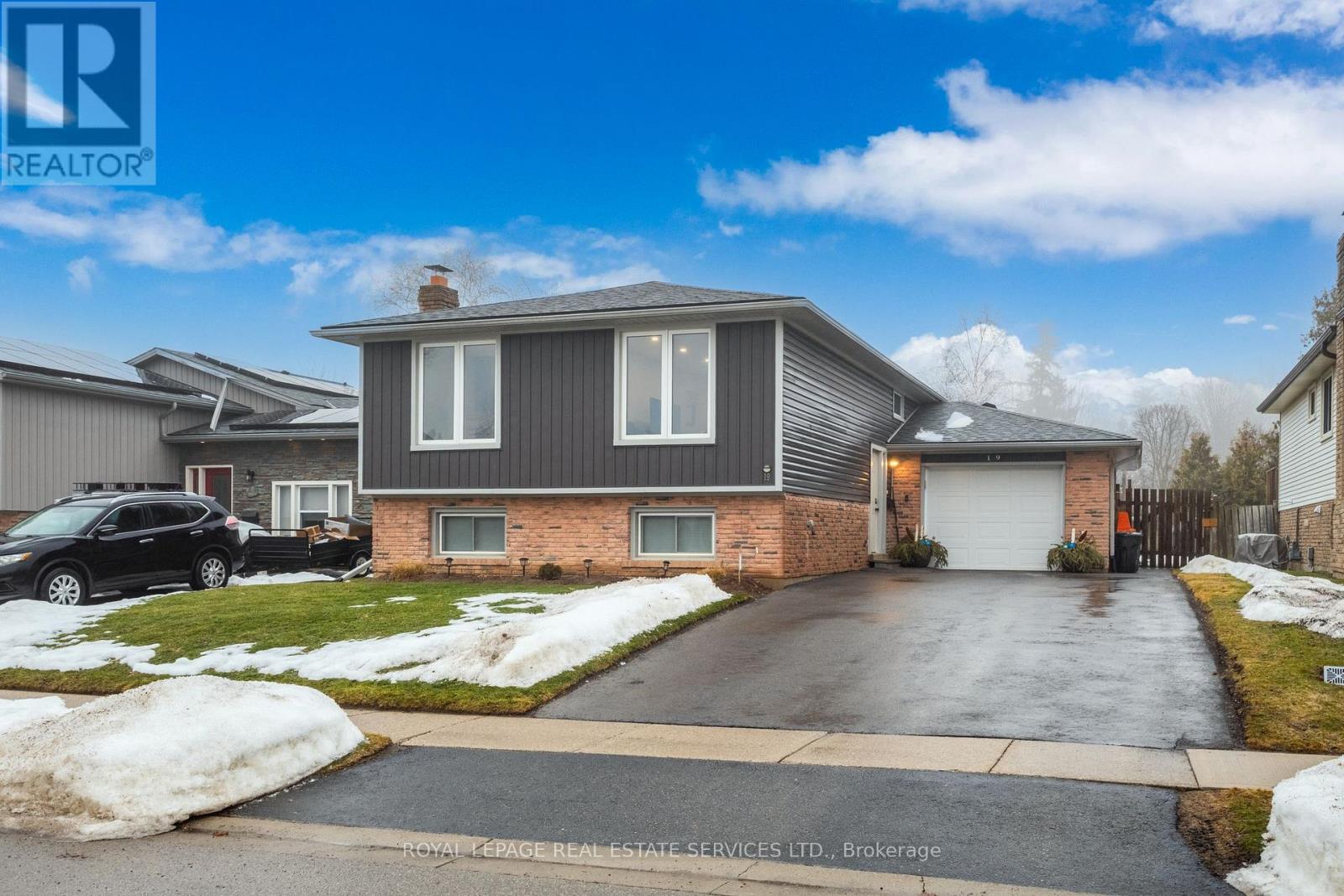 Detached at 19 SOUTHGLEN ROAD, Brant (Brantford Twp)