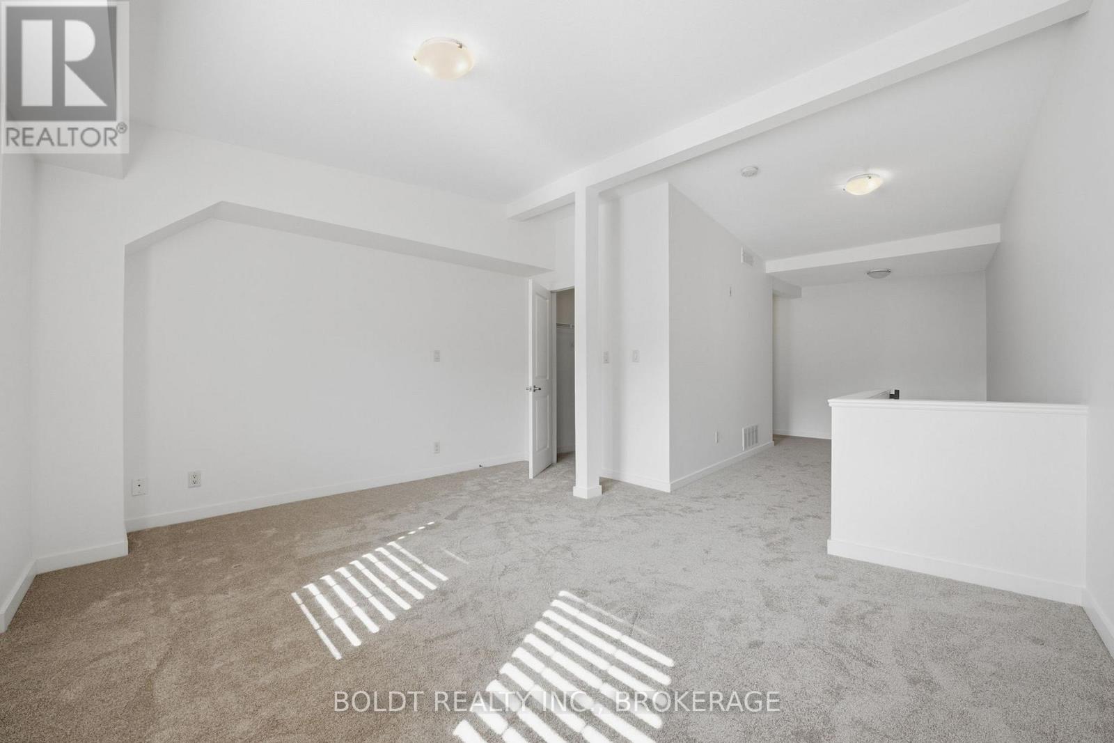 Townhouse at 8 - 49 ONTARIO STREET, Grimsby