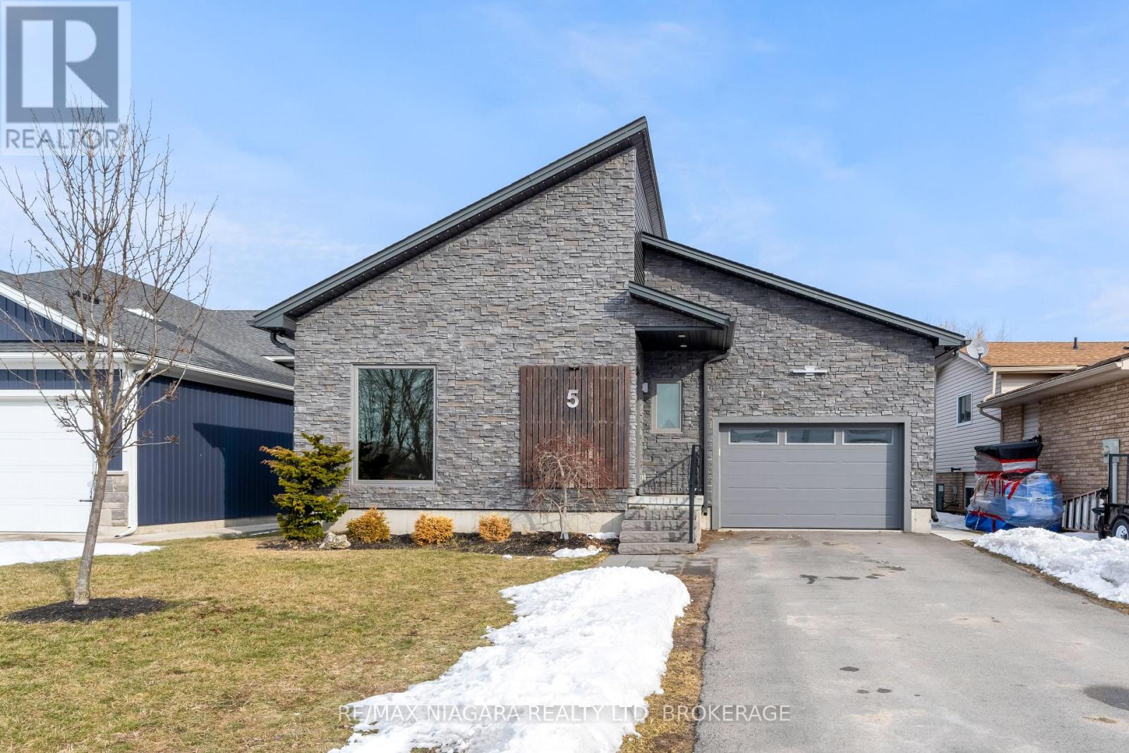 Detached at 5 HERON POINTE ROAD, Port Colborne (Sugarloaf)