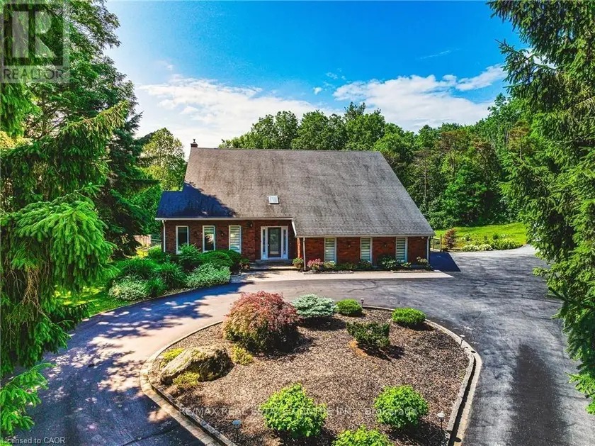Detached at 6 IRIS COURT, Hamilton