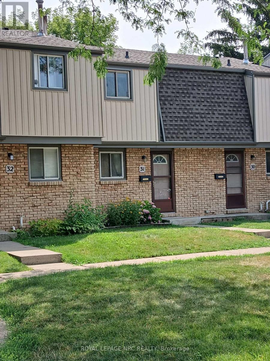 Townhouse at 31 - 302 VINE STREET, St. Catharines (Carlton/Bunting)