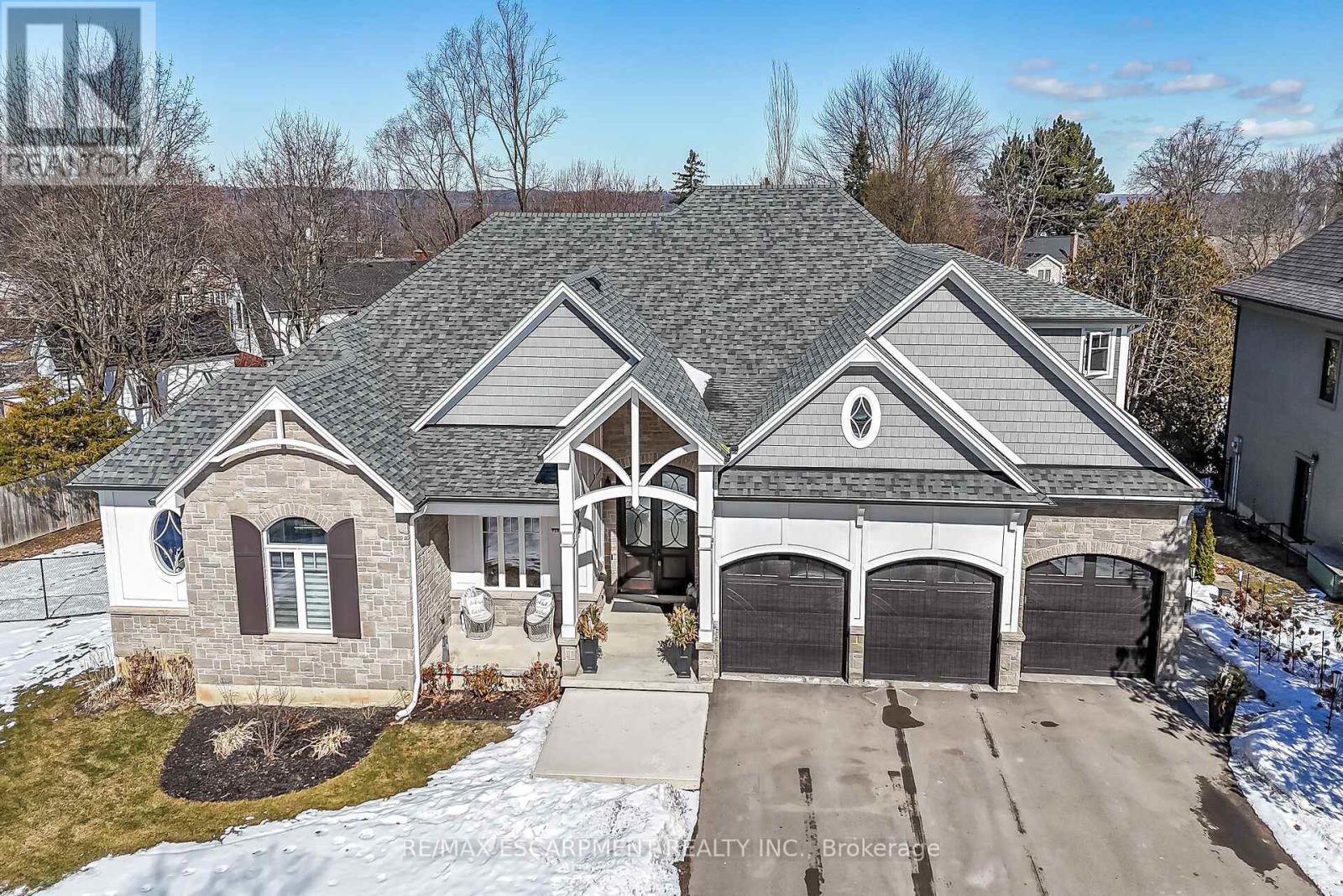 Detached at 747 VERNON PLACE, Hamilton (Ancaster)