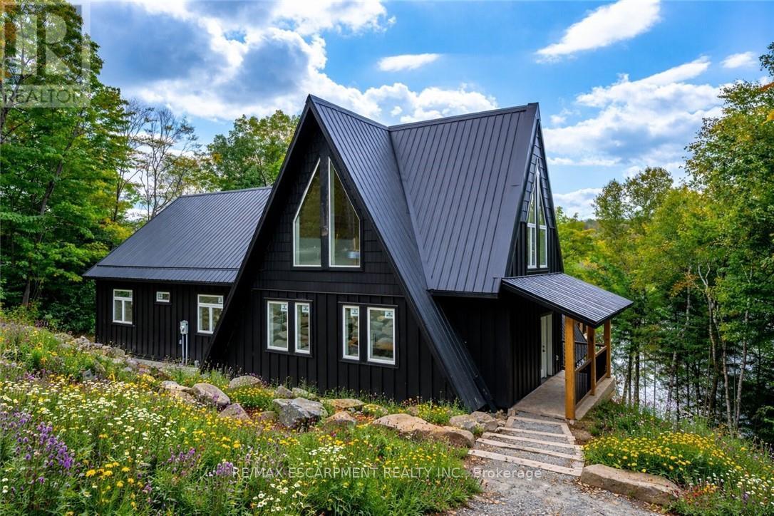 Detached at 1295 WENONA LAKE ROAD, Dysart et al (Dudley)