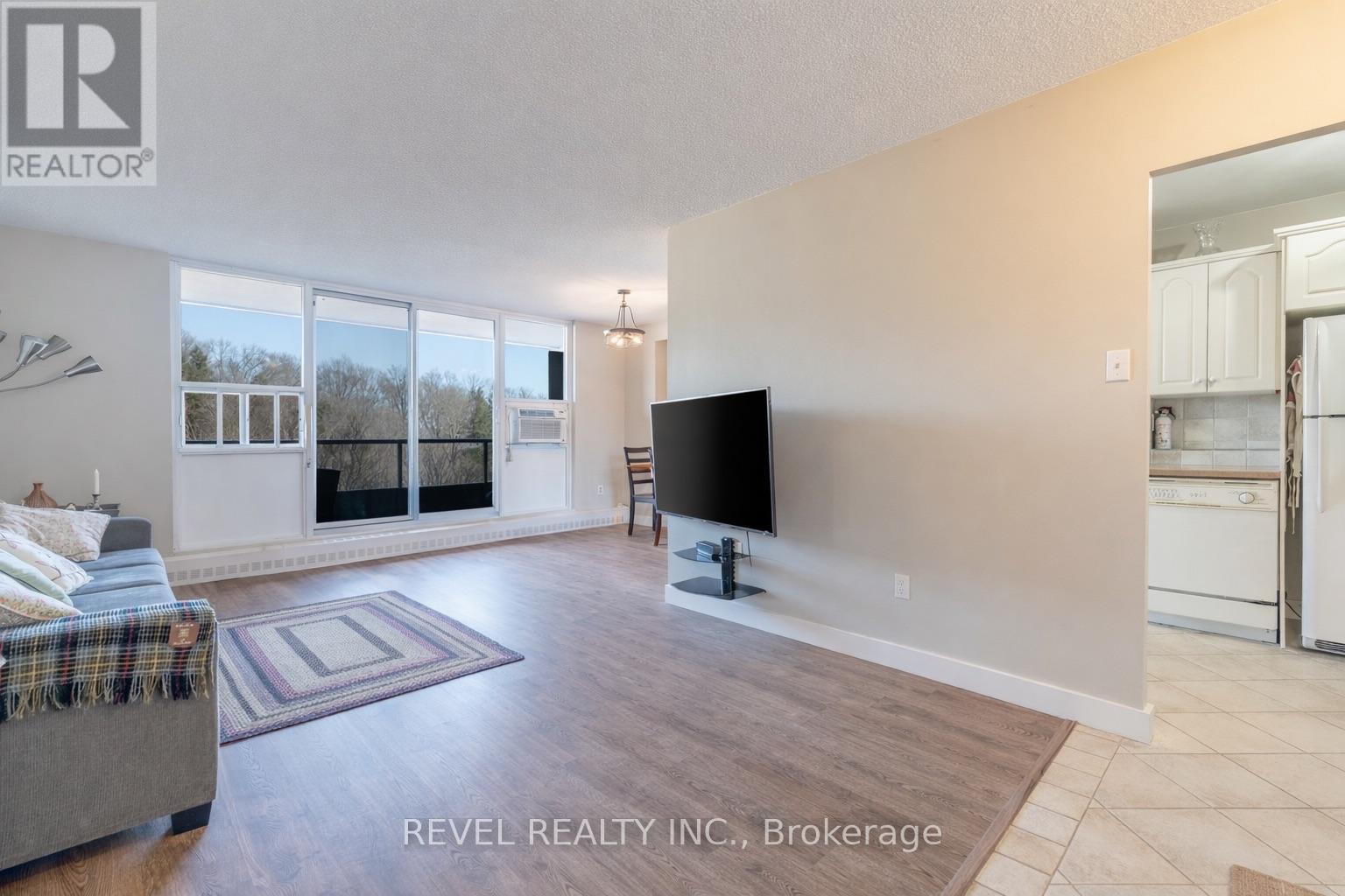 Apartment at 909 - 1968 MAIN STREET W, Hamilton (Ainslie Wood)