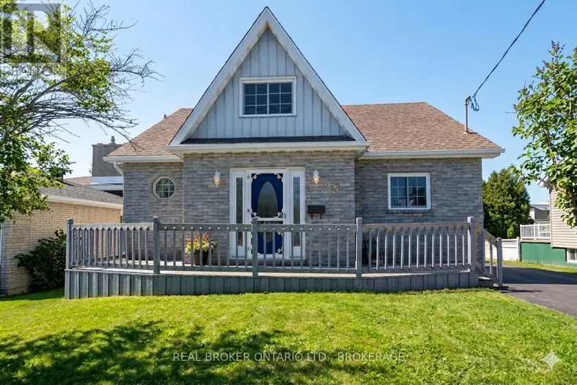 Detached at 25 DUNBAR AVENUE, Cornwall