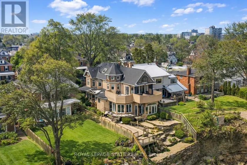 Detached at 91 MOUNTAIN PARK AVENUE, Hamilton