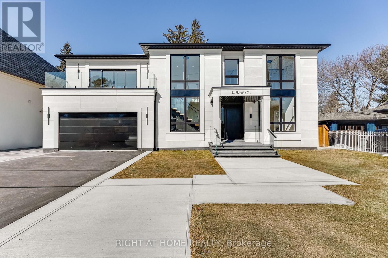 Detached at 61 FLORESTA COURT, Hamilton (Ancaster)