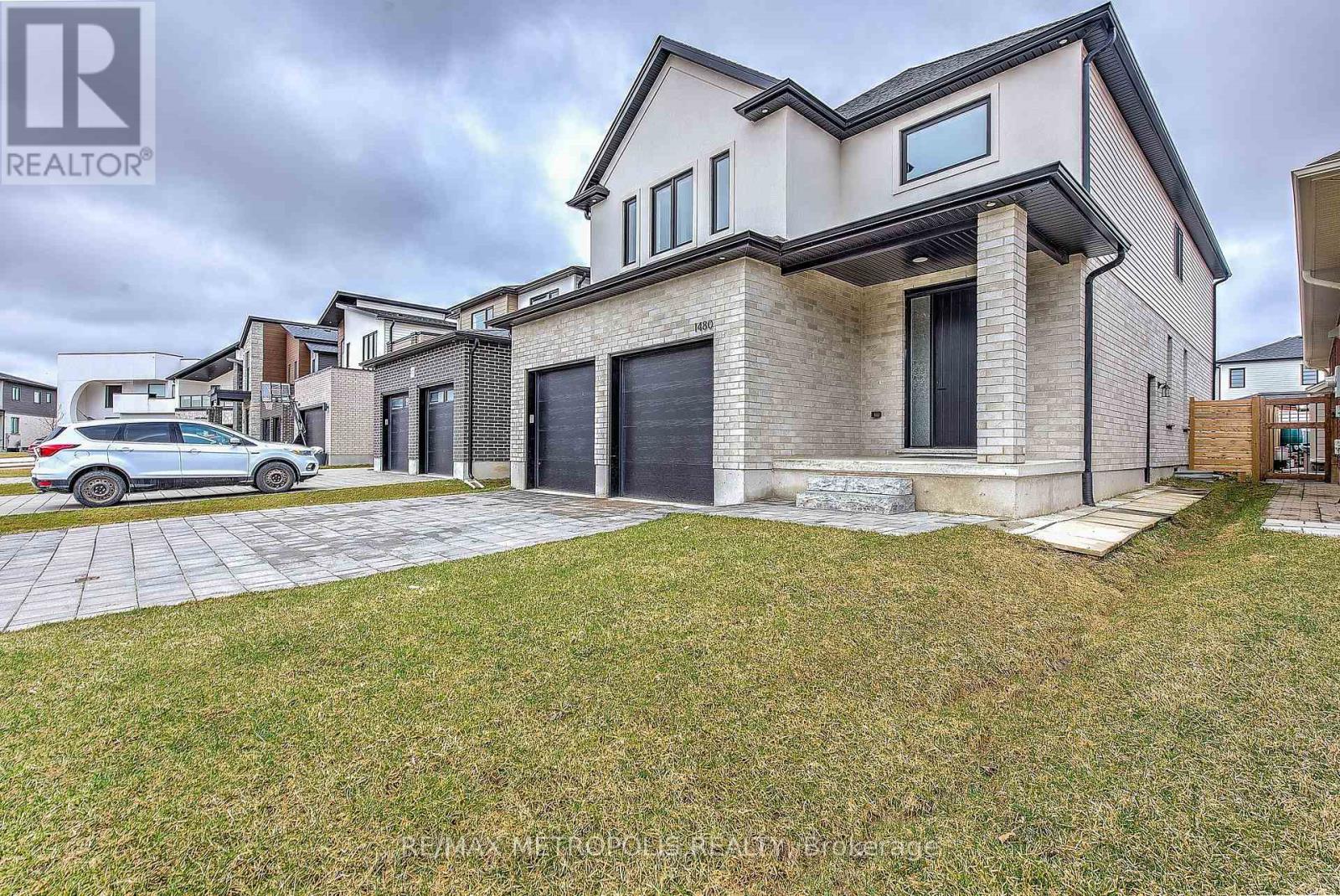Detached at 1480 MEDWAY PARK DRIVE, London North (North S)