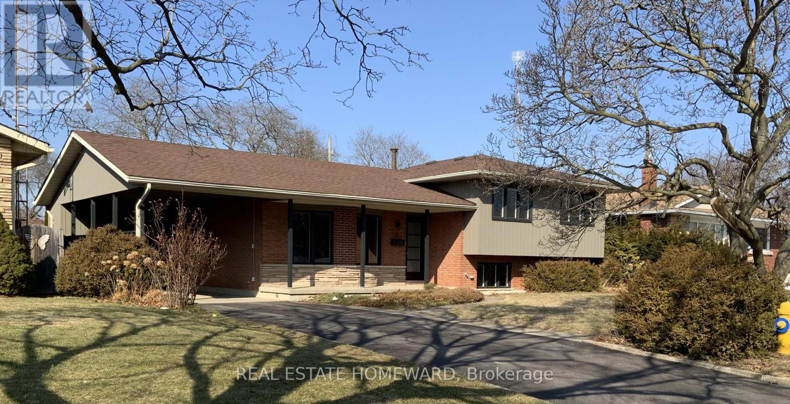 Detached at 33 STRATHCONA DRIVE, St. Catharines (Vine/Linwell)
