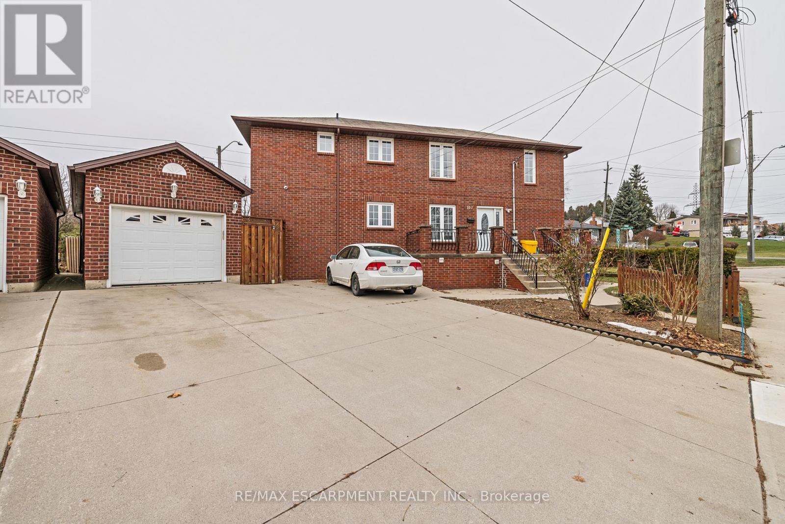 Multiplex at 107 HORNING DRIVE, Hamilton (Fessenden)