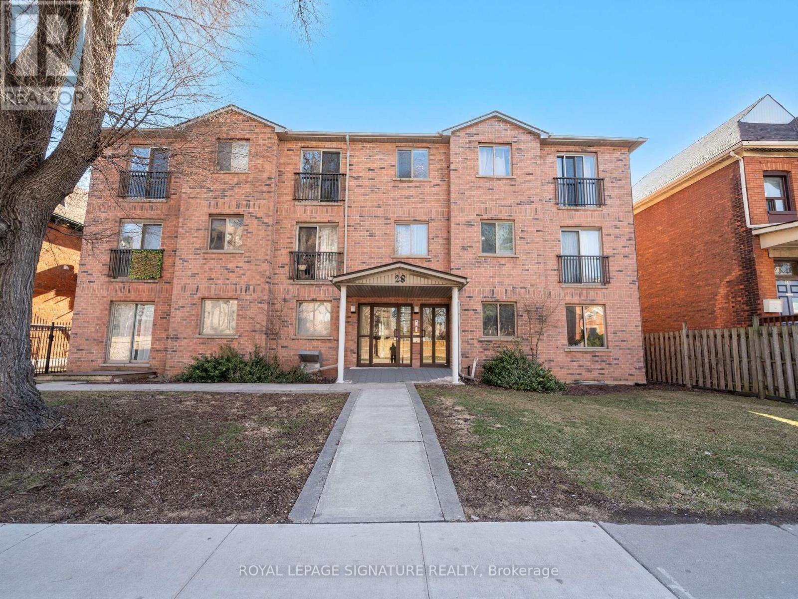 Apartment at 312 - 28 VICTORIA AVENUE N, Hamilton (Beasley)