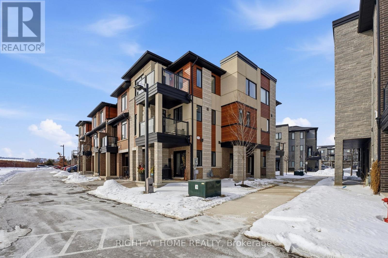 Townhouse at 67 - 590 NORTH SERVICE ROAD, Hamilton (Lakeshore)