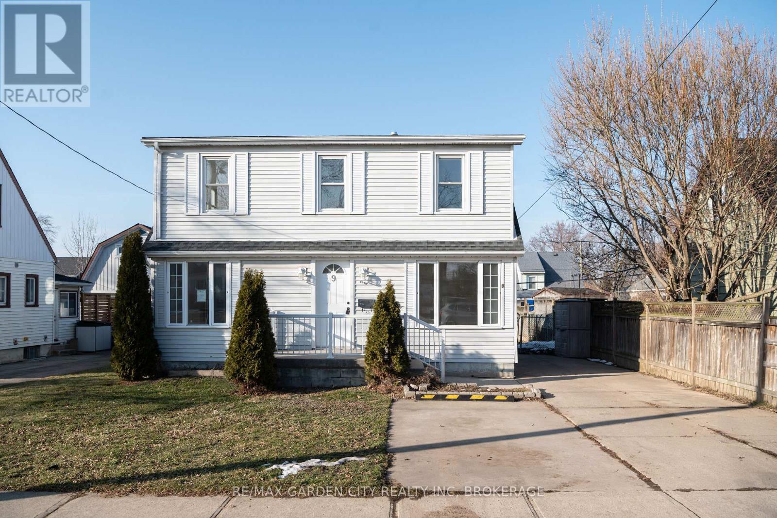 Detached at 9 FIR AVENUE, St. Catharines (Secord Woods)