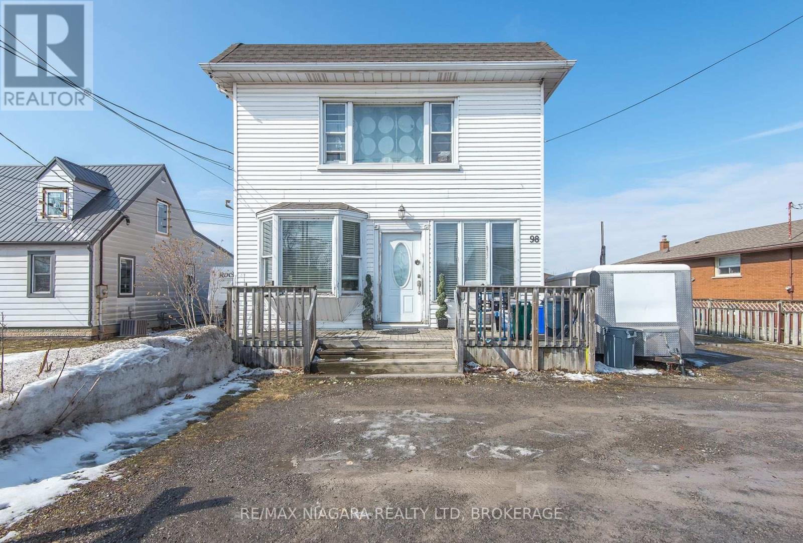 Multiplex at 98 CHIPPAWA ROAD, Port Colborne (Bethel)