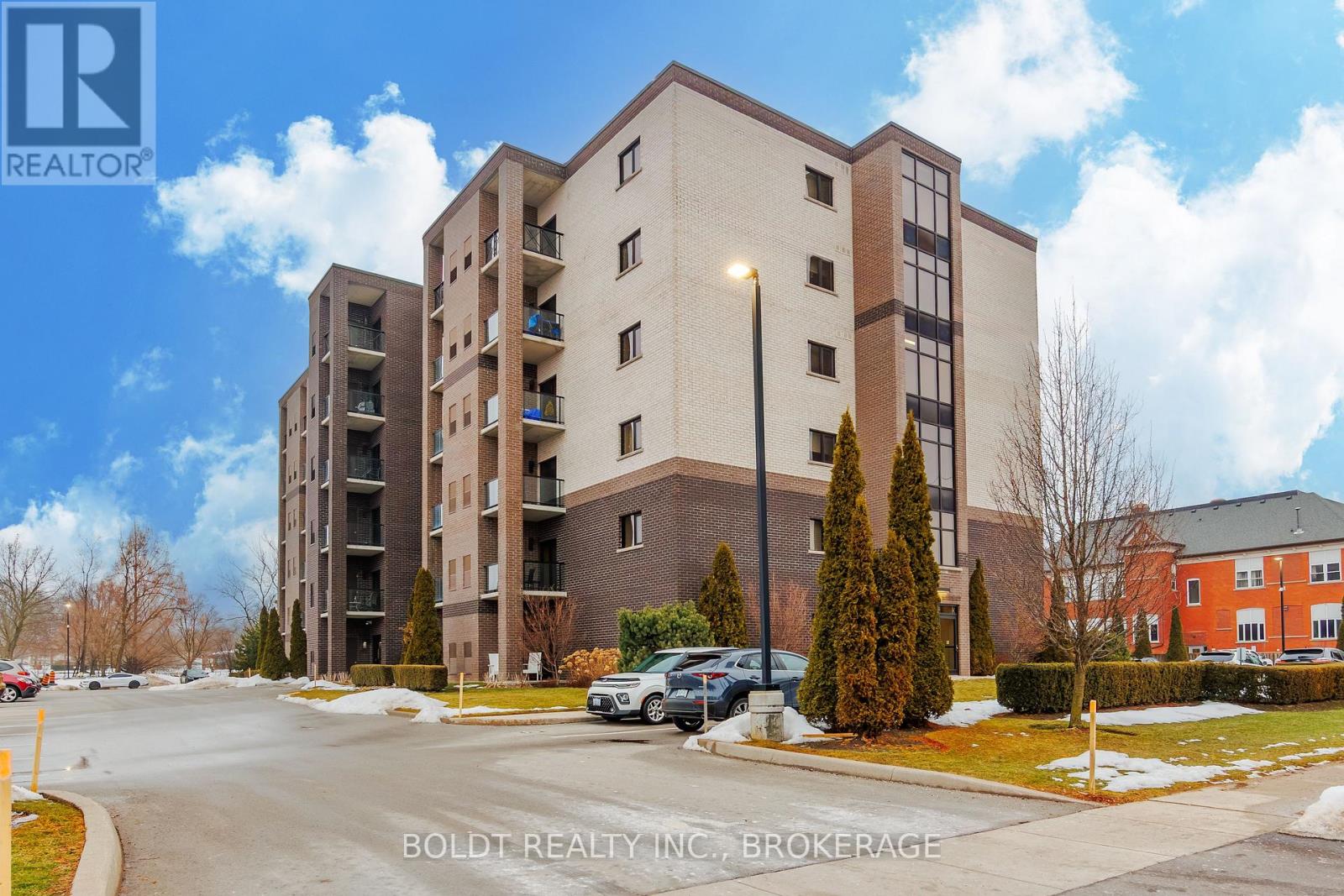 Apartment at 305 - 5837 DUNN STREET, Niagara Falls (Dorchester)