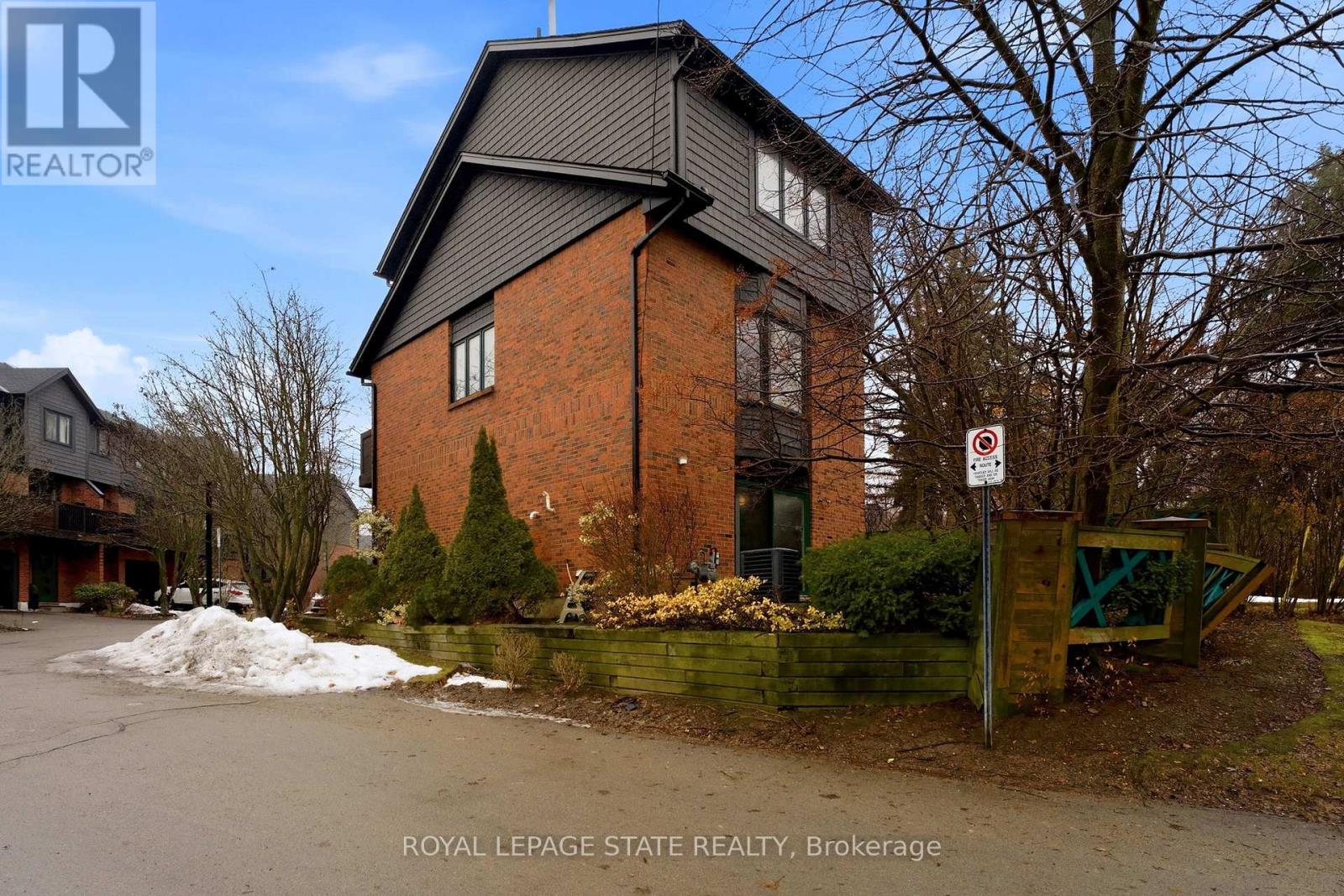 Detached at 15 - 1983 MAIN STREET W, Hamilton