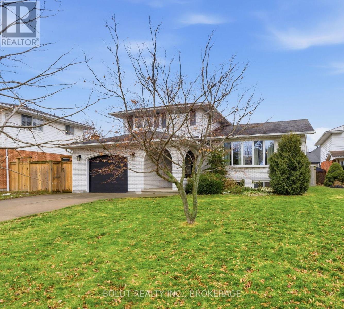 Detached at 3 WENDOVER PLACE, St. Catharines (Lakeshore)