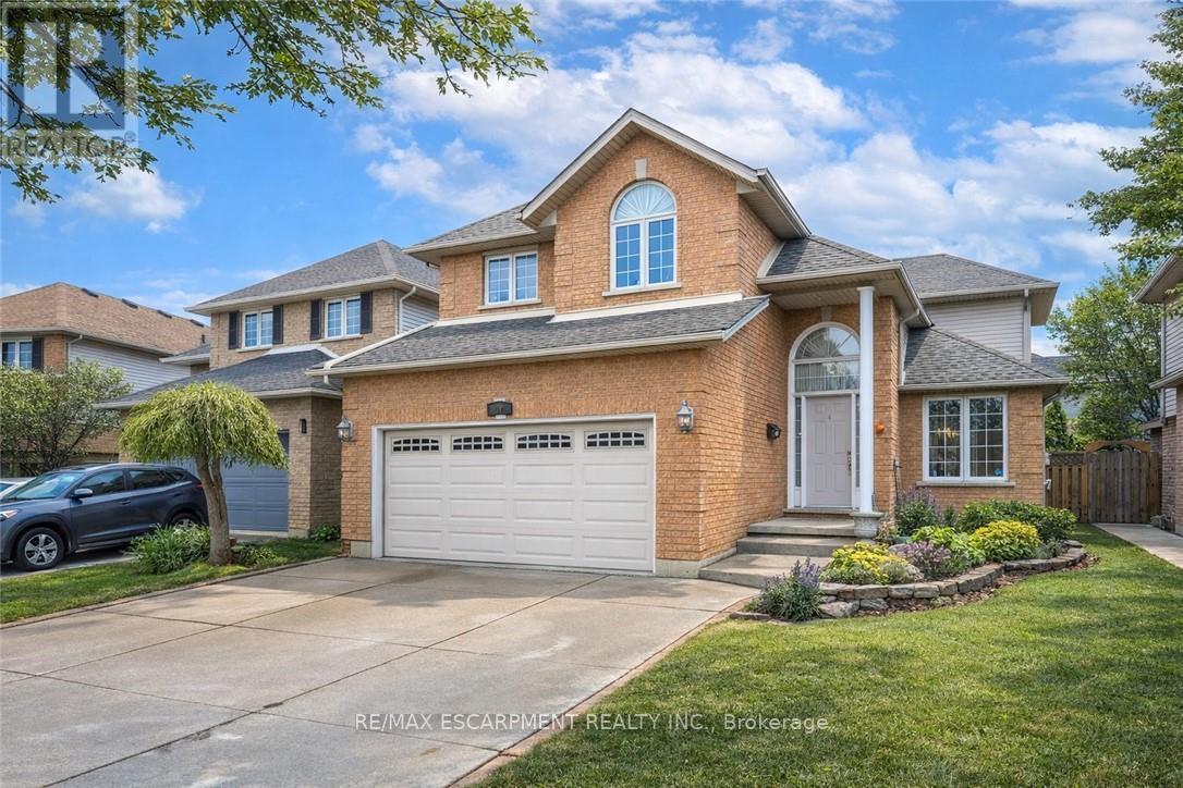 Detached at 42 HILLGARDEN DRIVE, Hamilton (Stoney Creek Mountain)