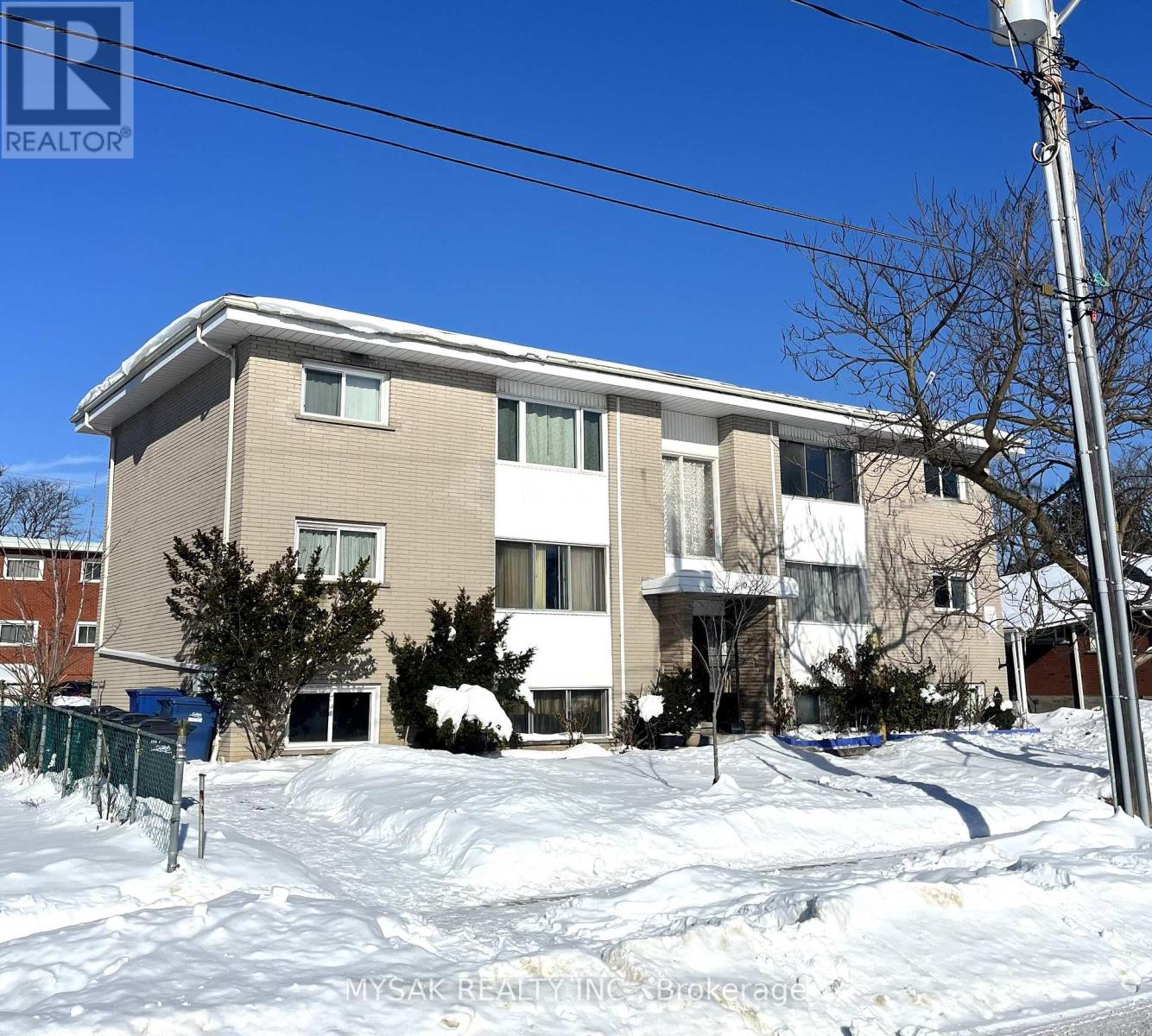 Multiplex at 10 PLYMOUTH COURT, Guelph (Junction/Onward Willow)