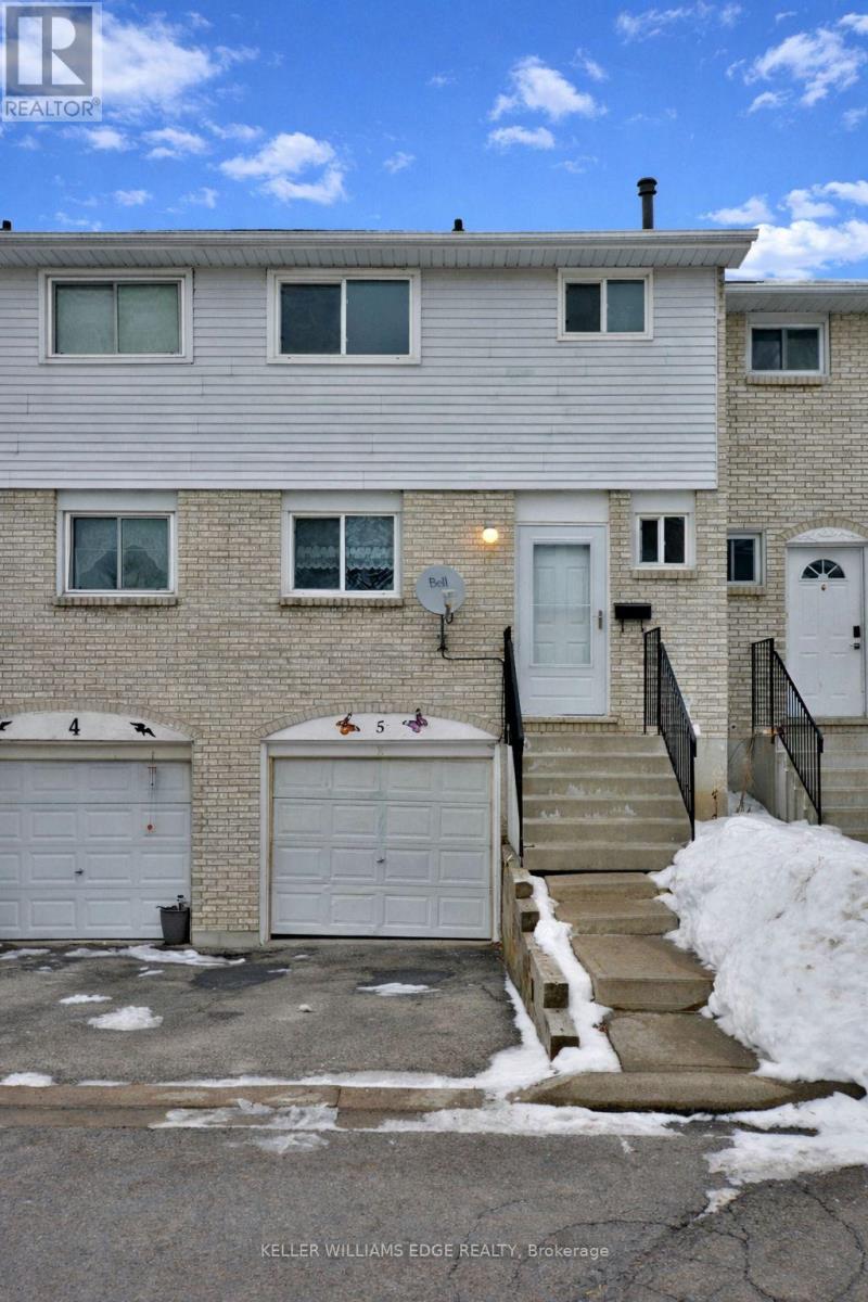 Townhouse at 5 - 120 QUIGLEY ROAD, Hamilton (Vincent)