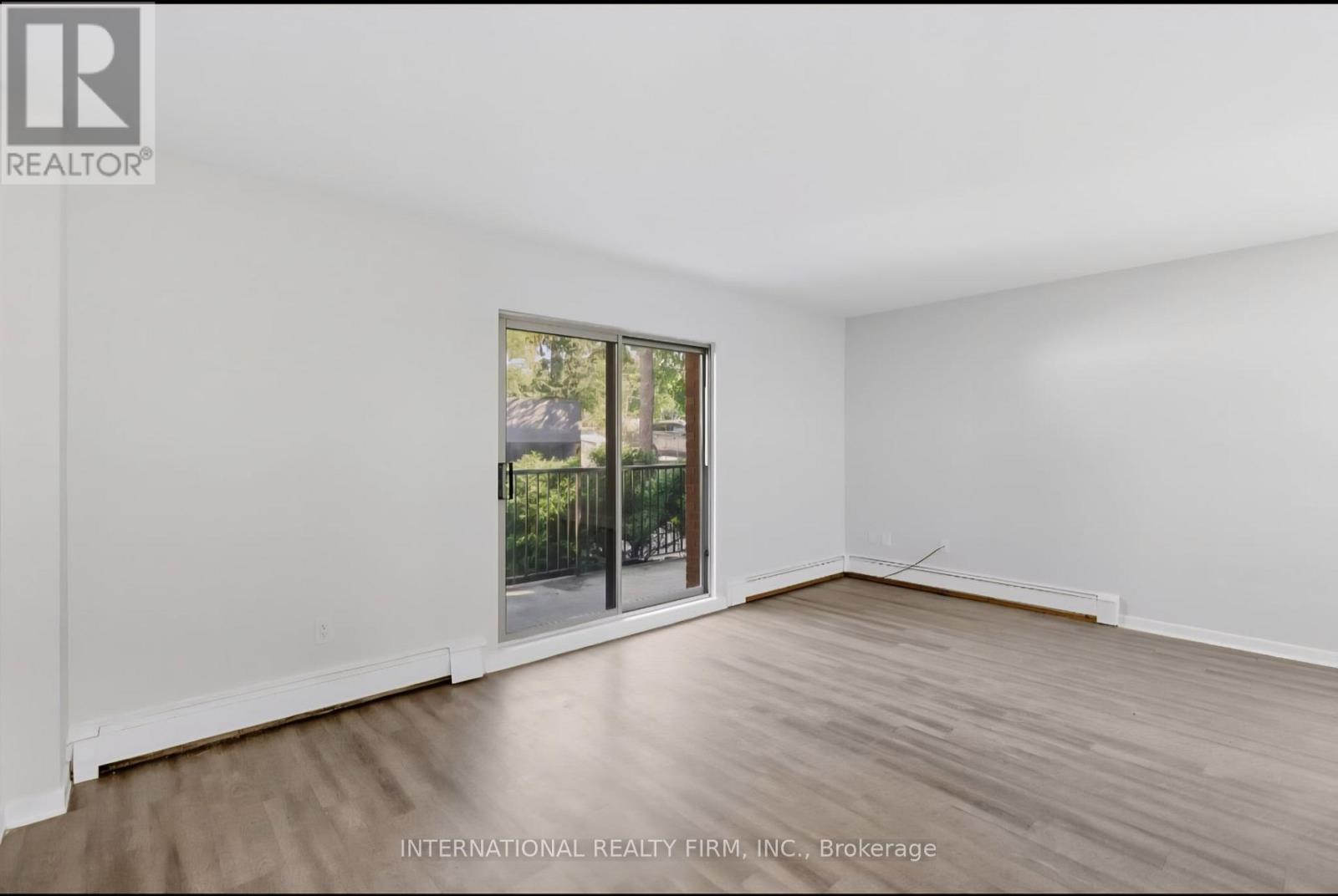 Multiplex at 302 - 103 EMERALD STREET S, Hamilton (Stinson)