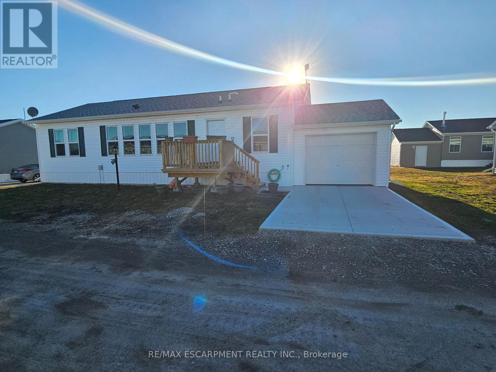 Detached at 17 BENT WILLOW COURT, Haldimand (Nanticoke)