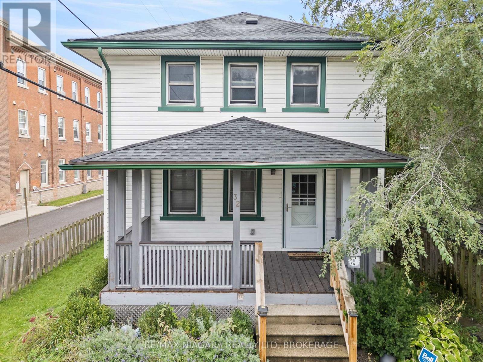 Detached at 32 PAGE STREET, St. Catharines (E. Chester)