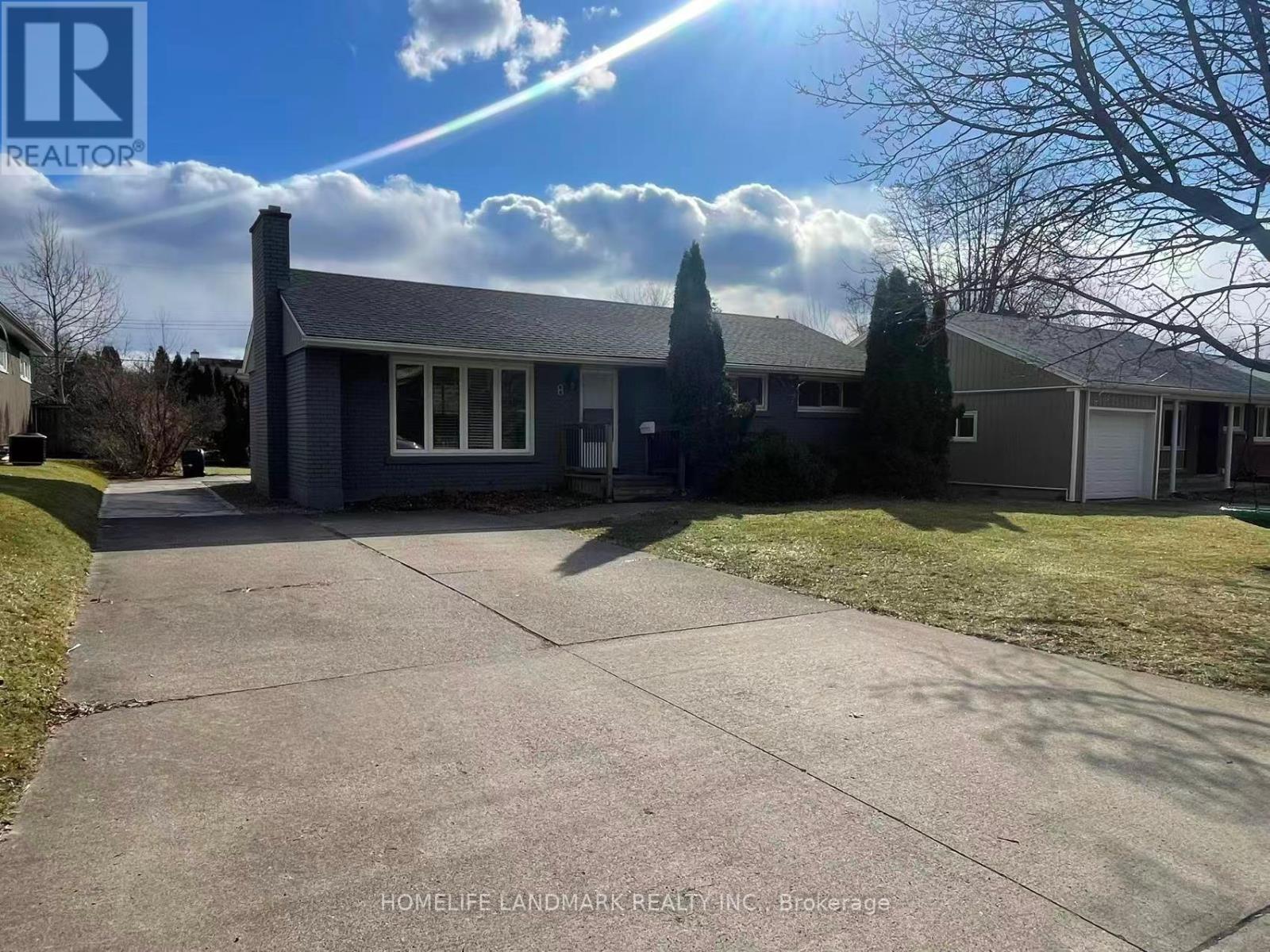 Detached at 8 RICHARD STREET, St. Catharines (Glendale/Glenridge)