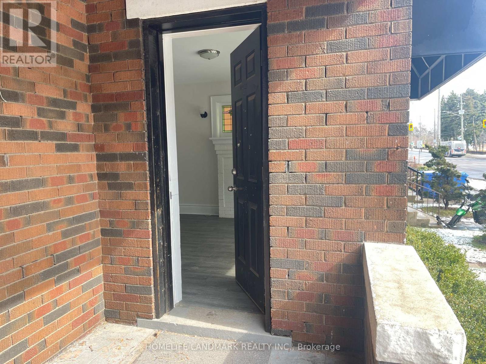 Multiplex at 1 - 987 MAIN STREET E, Hamilton (Crown Point)