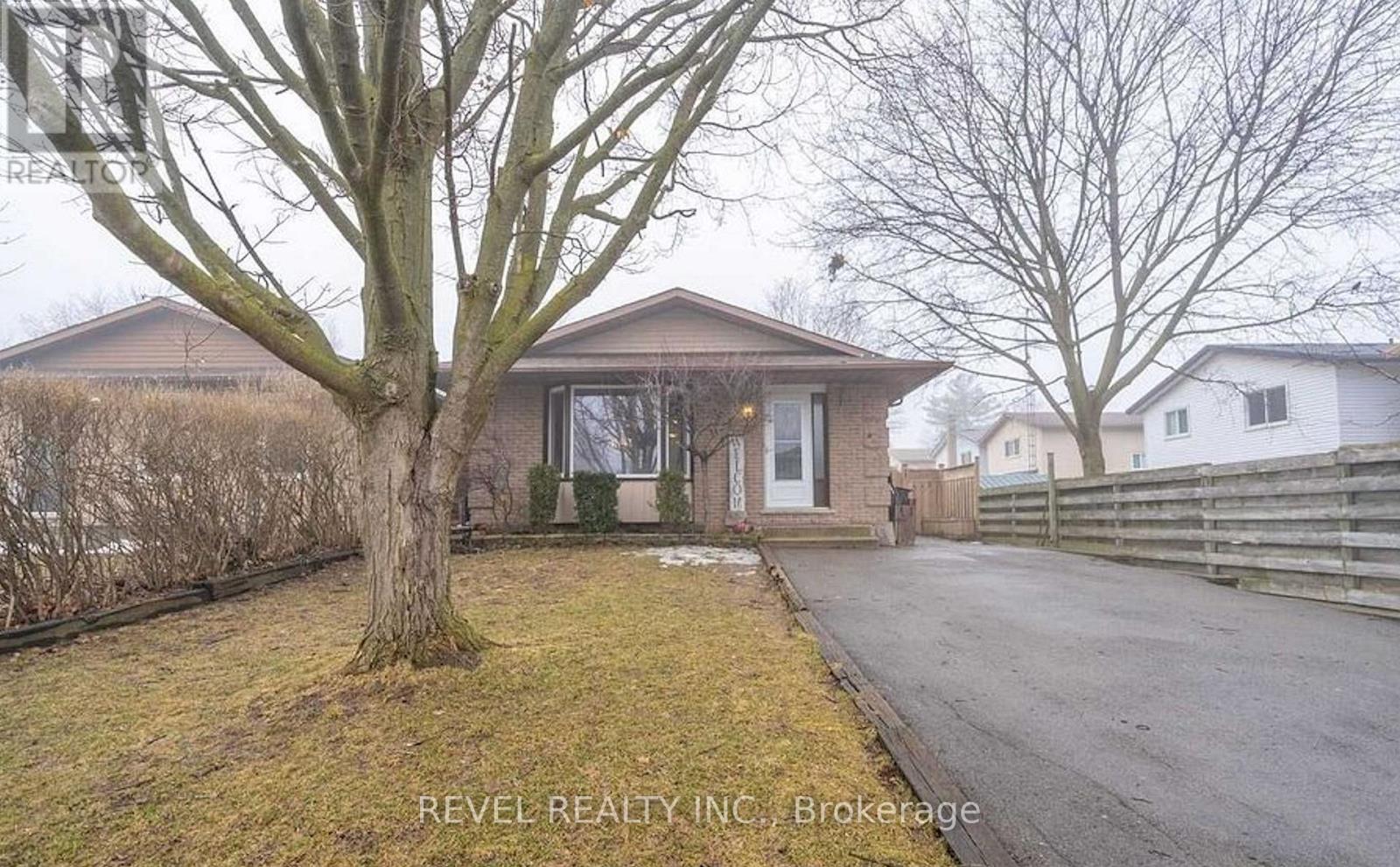 Semi-Detached/Link at 9 BALMORAL COURT, Haldimand